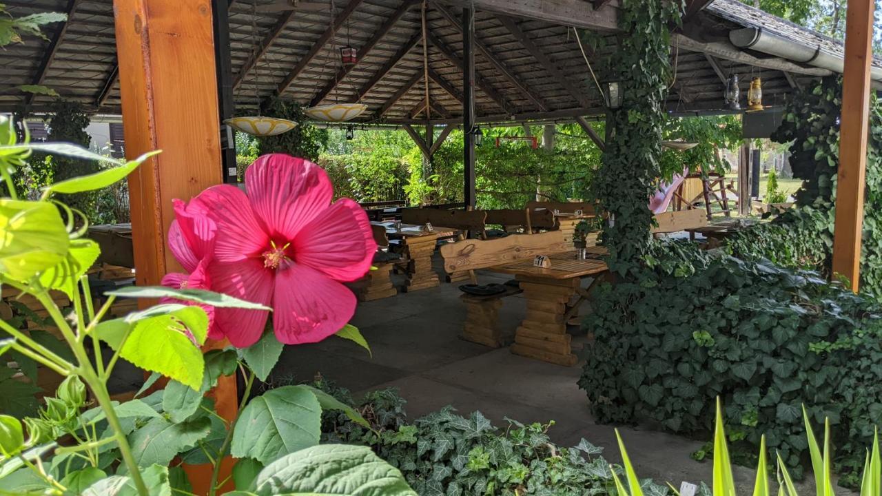 Margaréta Étterem Panzió Acomodação com café da manhã Balatonberény Exterior foto