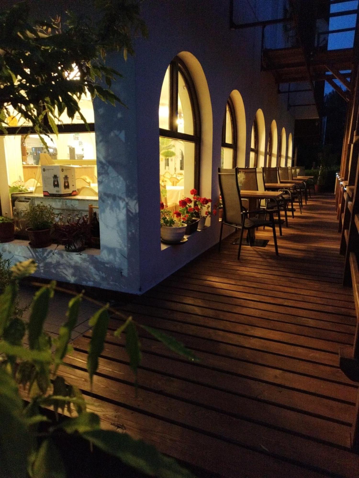 Margaréta Étterem Panzió Acomodação com café da manhã Balatonberény Exterior foto