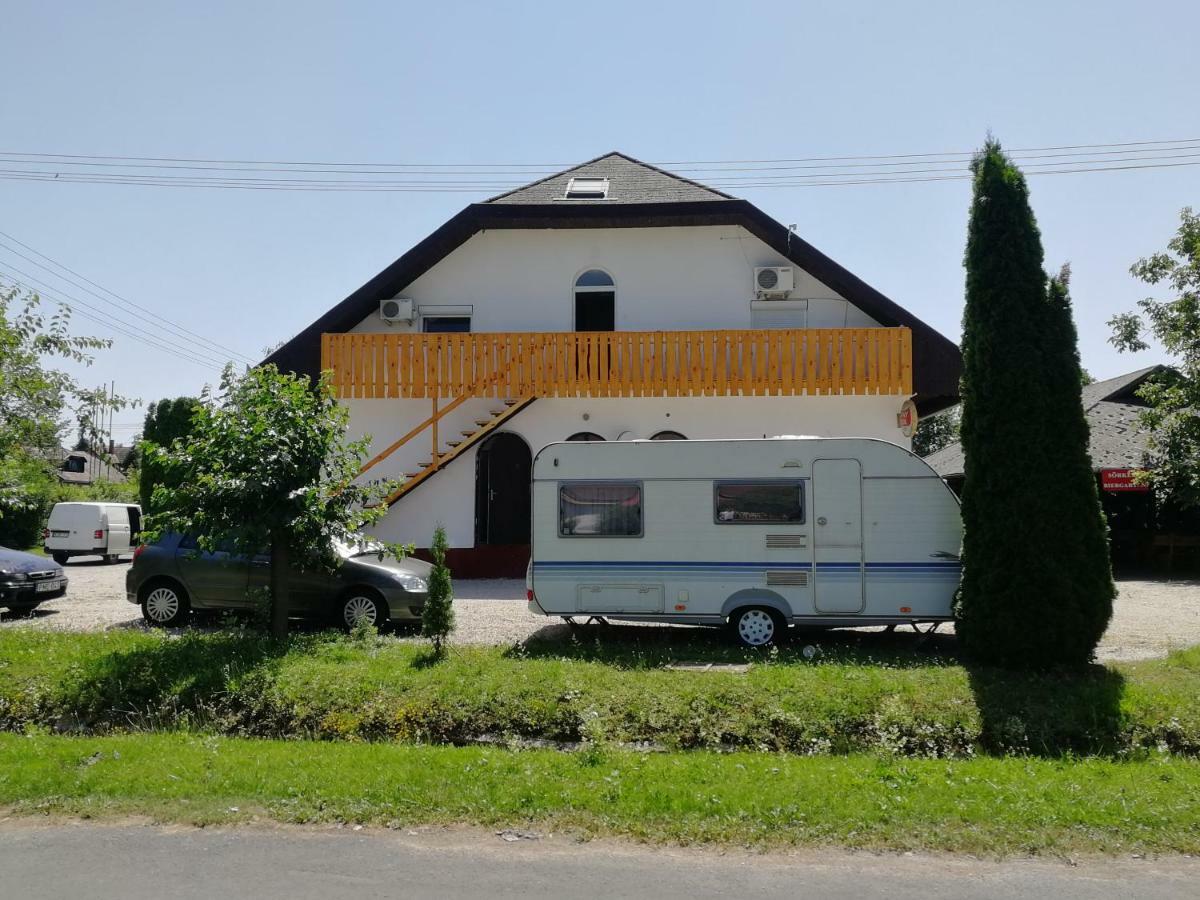 Margaréta Étterem Panzió Acomodação com café da manhã Balatonberény Exterior foto