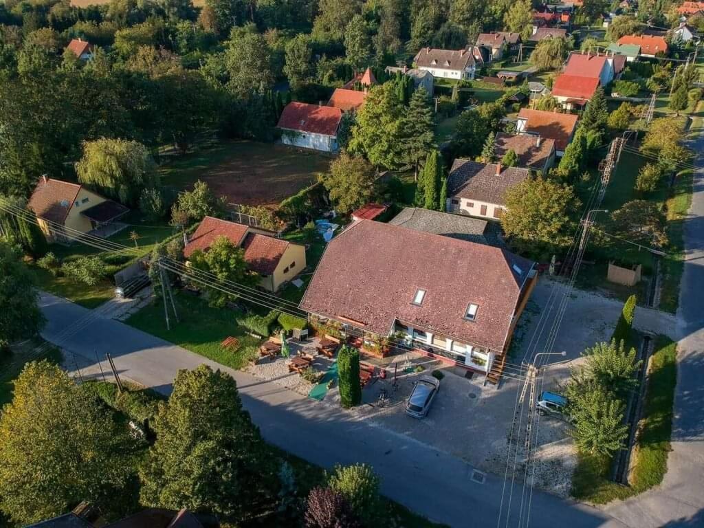 Margaréta Étterem Panzió Acomodação com café da manhã Balatonberény Exterior foto